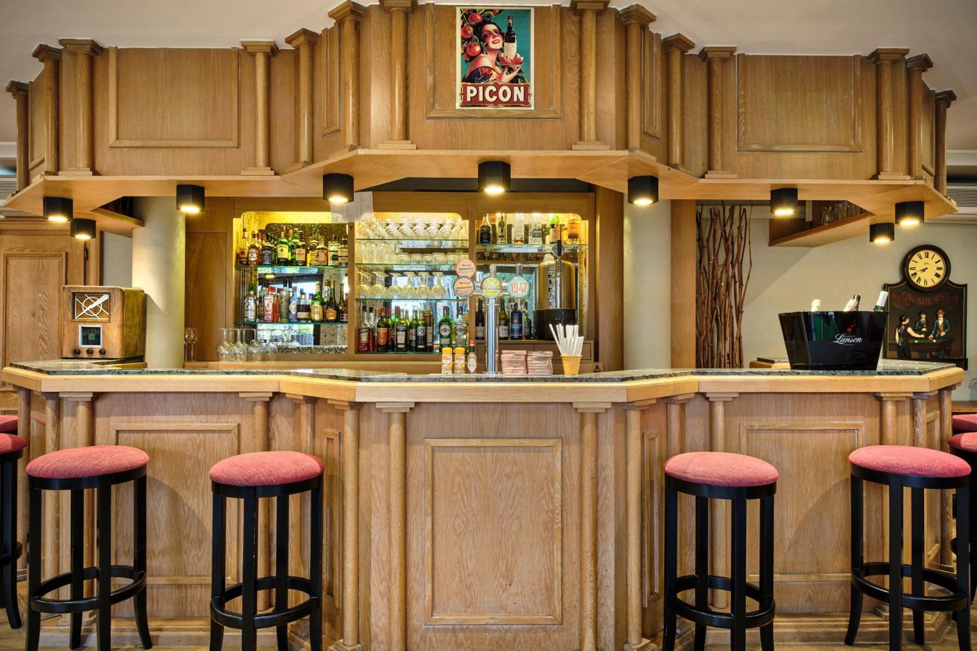 Hotel Restaurant Crystal Erstein Eksteriør billede